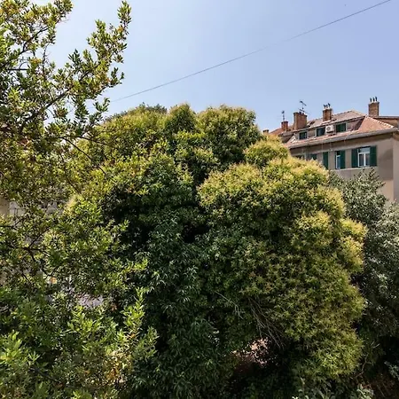 Central Garden View Home Split Exterior photo