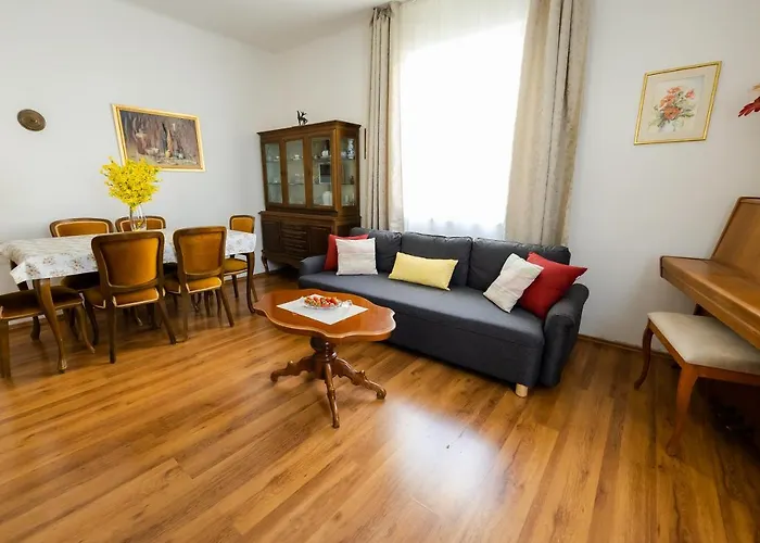 Central Garden View Home