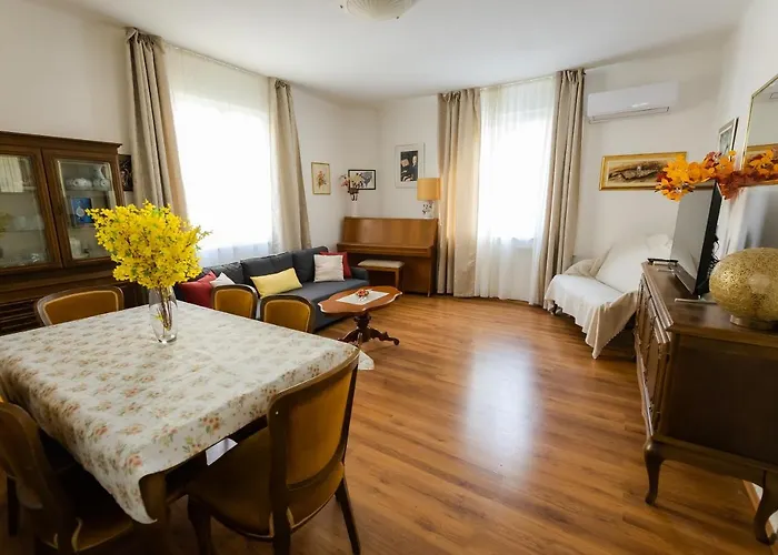 Central Garden View Home